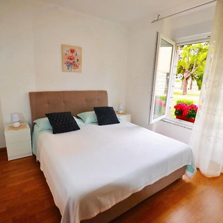 Apartment Leo Umago Esterno foto