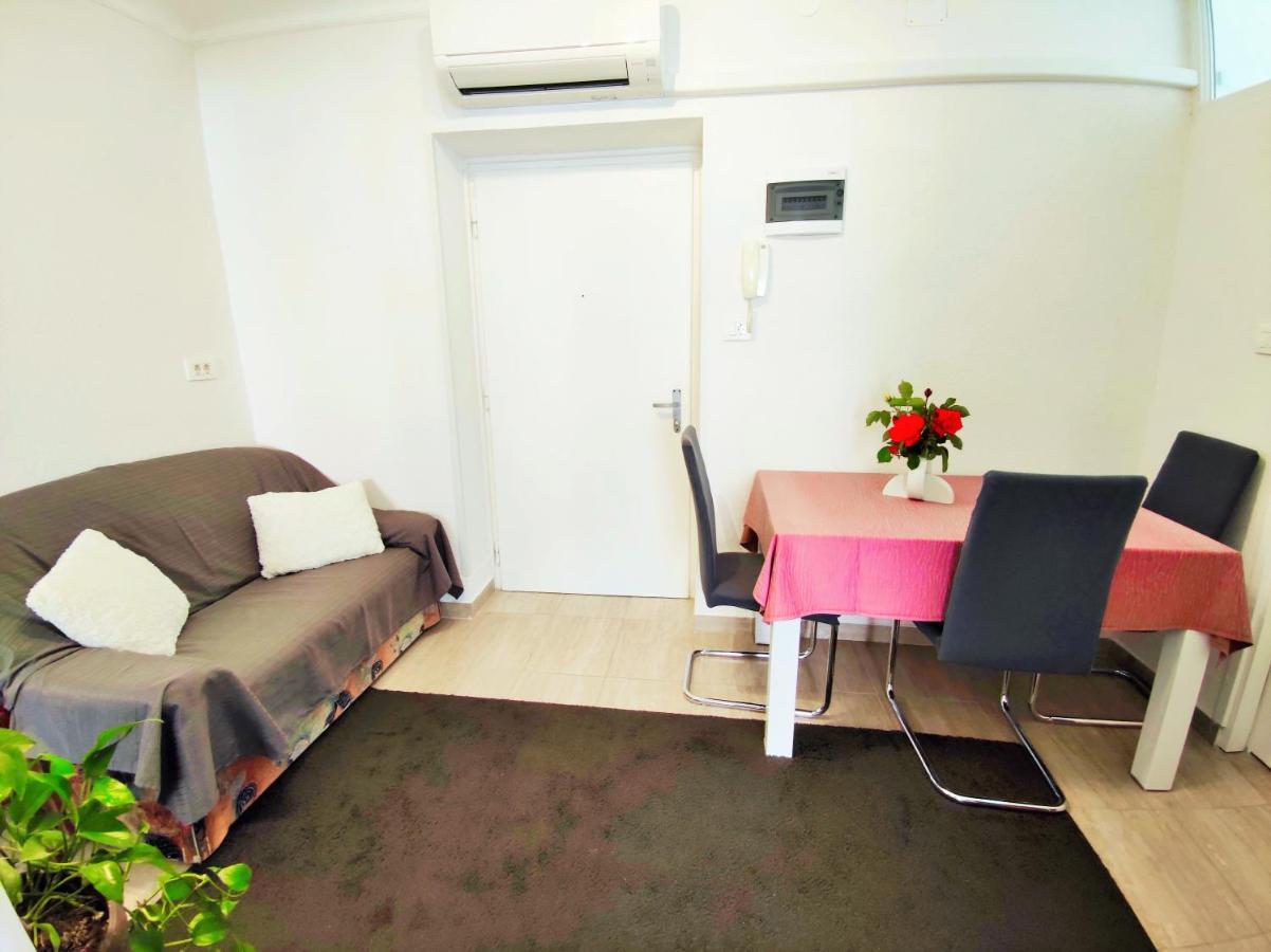 Apartment Leo Umago Esterno foto