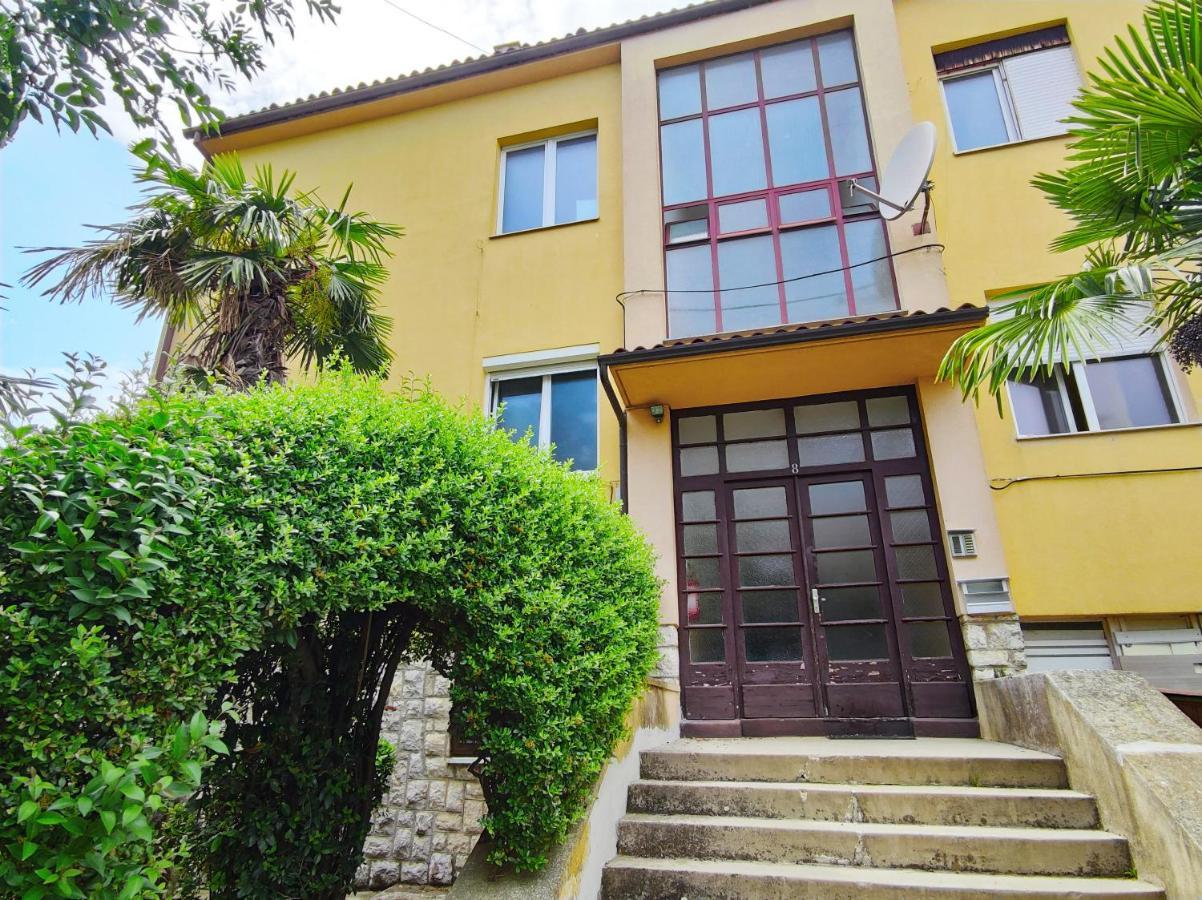 Apartment Leo Umago Esterno foto