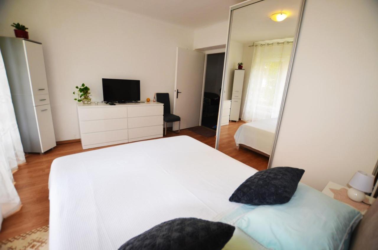 Apartment Leo Umago Esterno foto