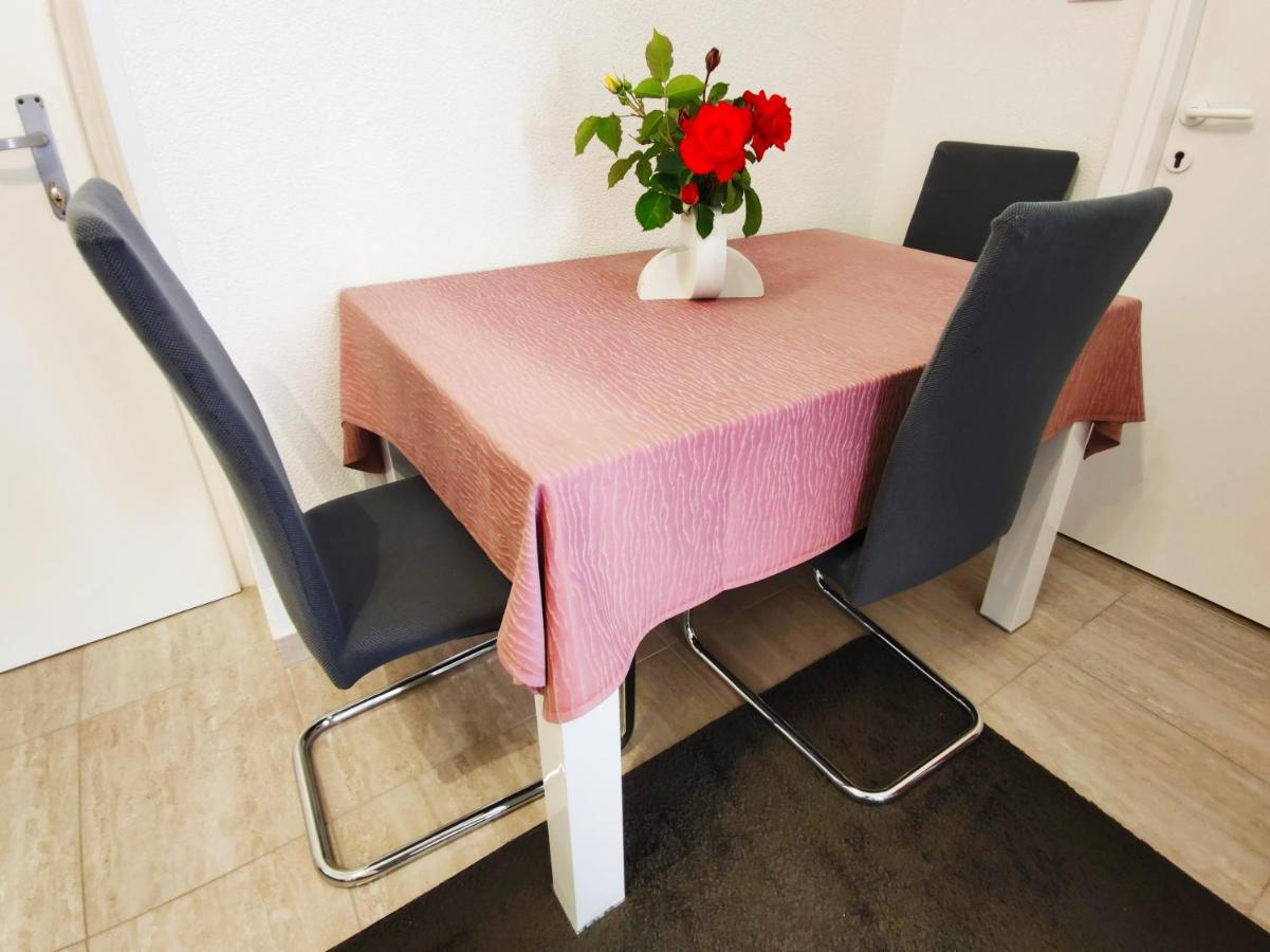 Apartment Leo Umago Esterno foto