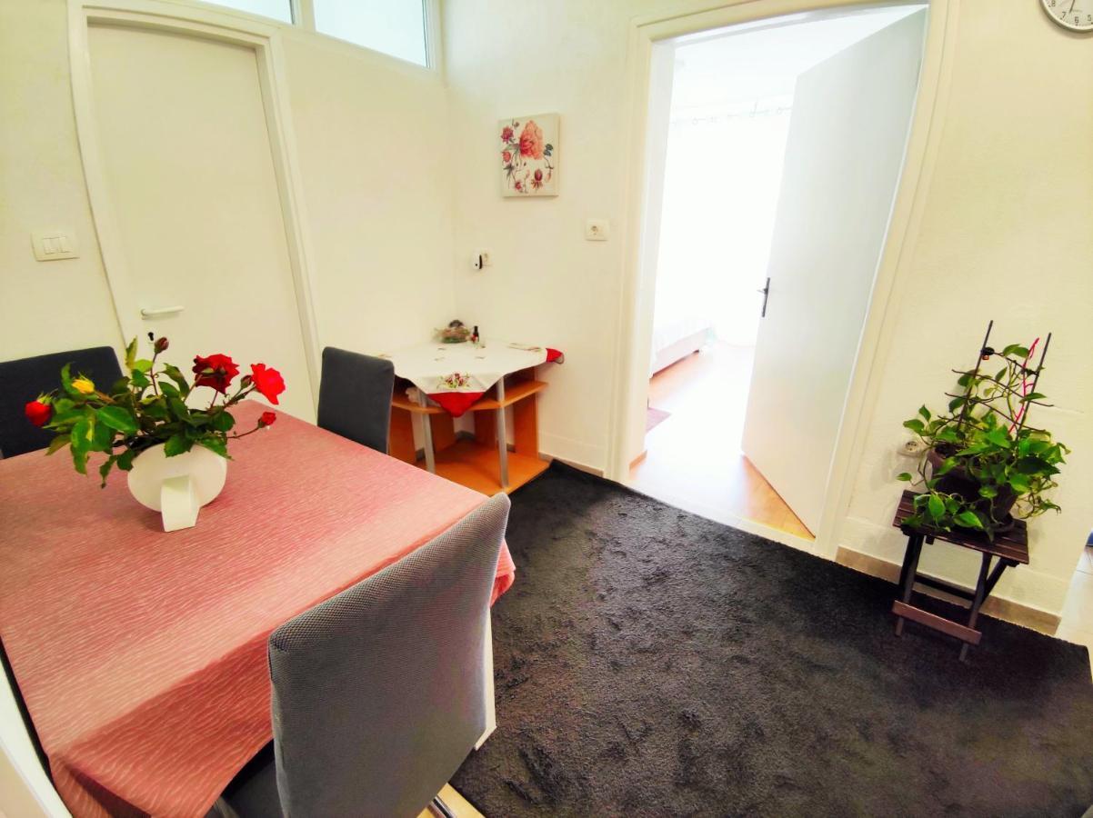 Apartment Leo Umago Esterno foto