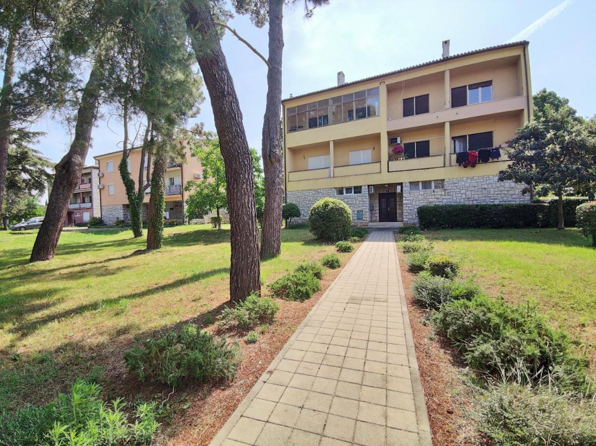 Apartment Leo Umago Esterno foto