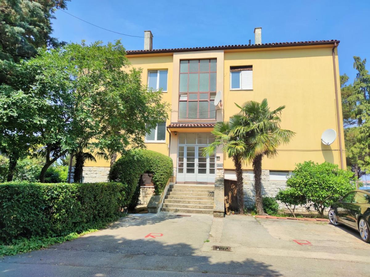 Apartment Leo Umago Esterno foto
